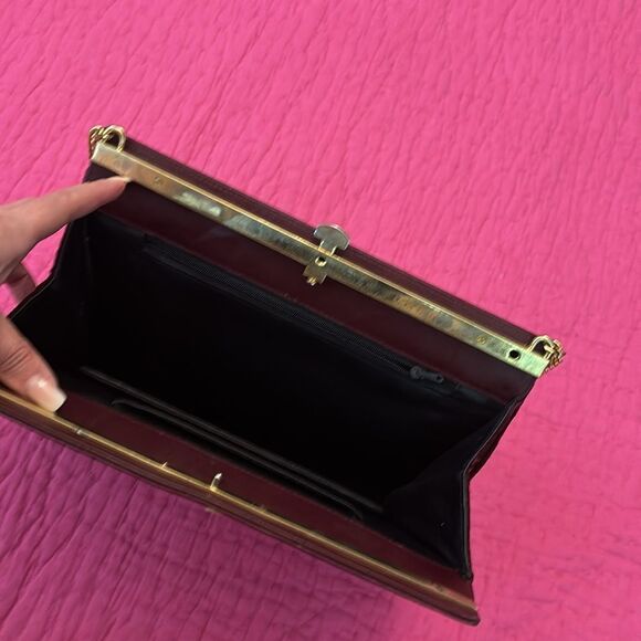 Jimmy Choo vintage Elegant Burgundy Suede Clutch with Gold Chain - Picture 5 of 7